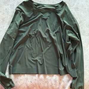 Size 6 lululemon top